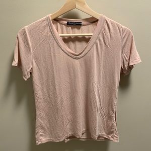 BRANDY MELVILLE T-SHIRT